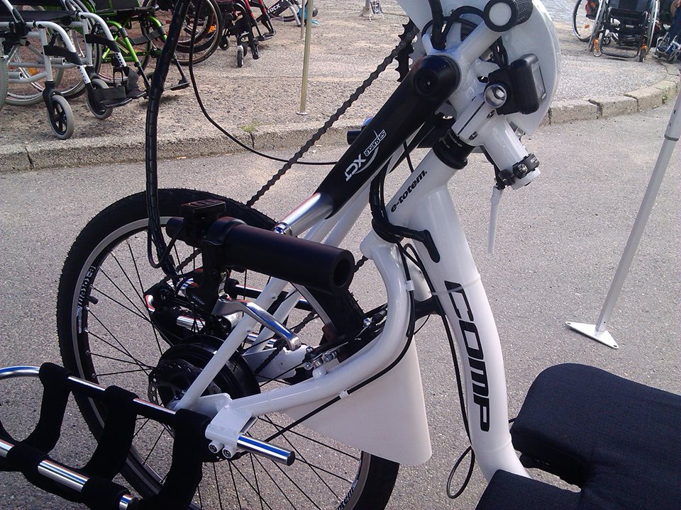 Při pohledu z&nbsp;boku