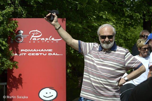 Program nedělního Běhu pro Paraple zahajoval Zdeněk Svěrák Program nedělního Běhu pro Paraple zahajoval Zdeněk Svěrák
