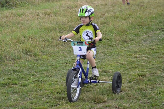 Honzík na svém stroji