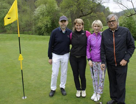 Foto z akce Golf pro Paraple, vlevo Marek Eben, vpravo Jiří Bartoška Foto z akce Golf pro Paraple, vlevo Marek Eben, vpravo Jiří Bartoška