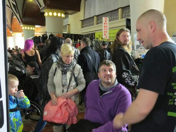 Vpravo Jindra Kettner organizátor závodů čtyřkolek pro handicapované Vpravo Jindra Kettner organizátor závodů čtyřkolek pro handicapované